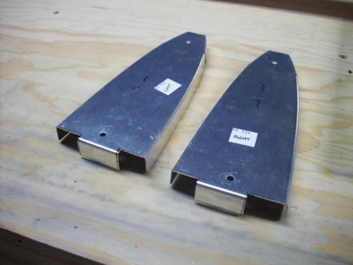 Notched aft end of HS-404 left and right.