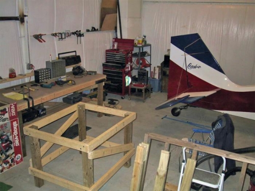 I built two workbenches and some shelves in my hangar. This is fun!