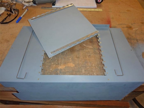 View showing the construction of the hatch and the shape of the pins.