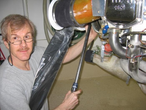 Propeller bolt torquing in progrress