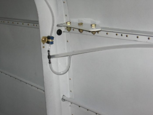 Static pressure sense line routed and connected to the static manifold