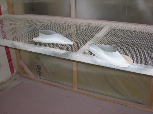 Main gear leg upper intersection fairings painted