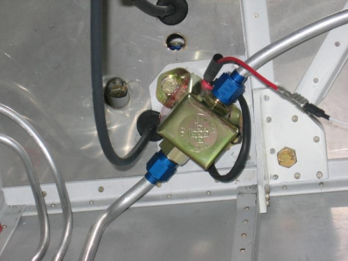 Fuel pump electrical circuit wired