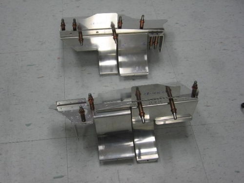 The left and right forward baffles