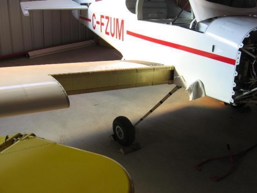 Right fuel tank removed to facilitate fuel quantity indicating system harness BNC connector change