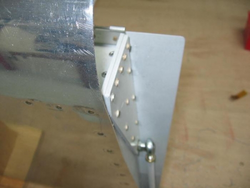 Flap end fitting with protruding AN470 rivets