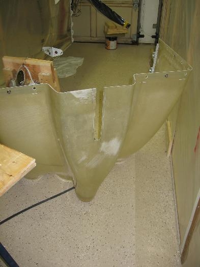 Lower cowling nose gear leg opening cut