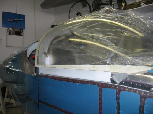 Canopy trimmed along the Wd-725 side rail