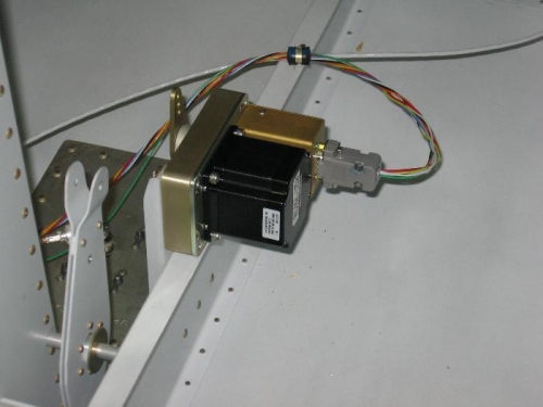 Autopilot pitch servo and wiring installed