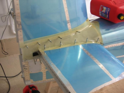 Horizontal to vertical stabilizer fitting