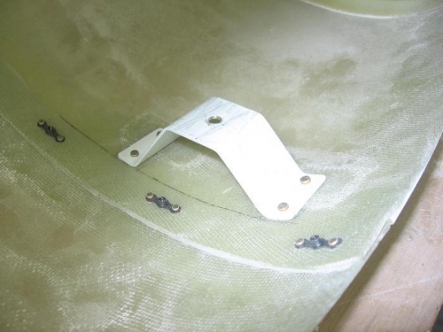 Main wheel fairing outboard support bracket