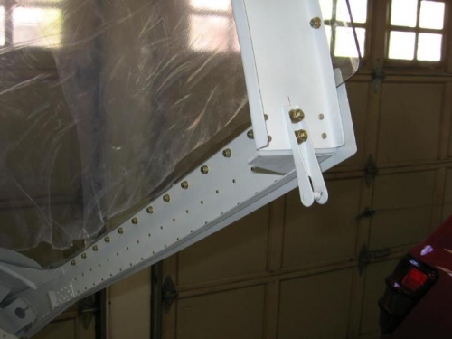 Wd-622 canopy latch lugs installed