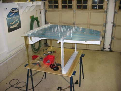 Fuselage center section with lower skin