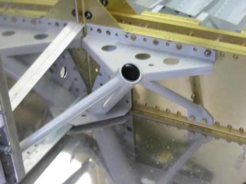 The right gear leg monut