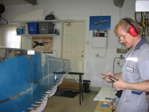 Changing rivets sets in the rivet gun