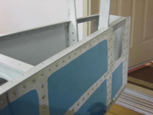 Aft fuselage assembly longeron riveted