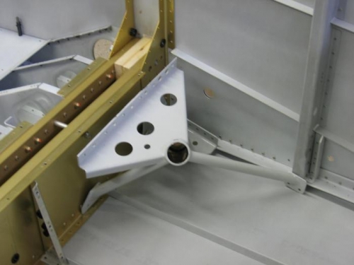 Left landing gear mount fitting