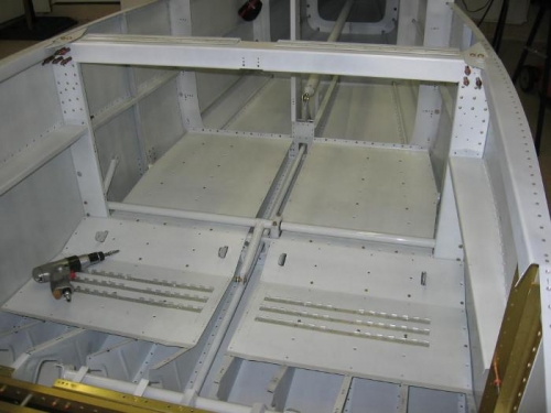 Cabin and baggage area floor installation