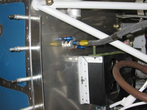 Engine manifold pressure distribution manifold installed on the firewall