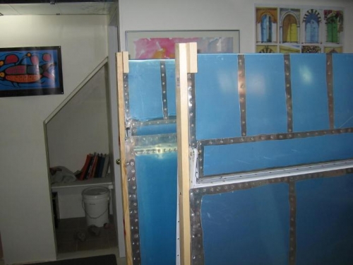 Rig board to aileron trailing edge holding fixture