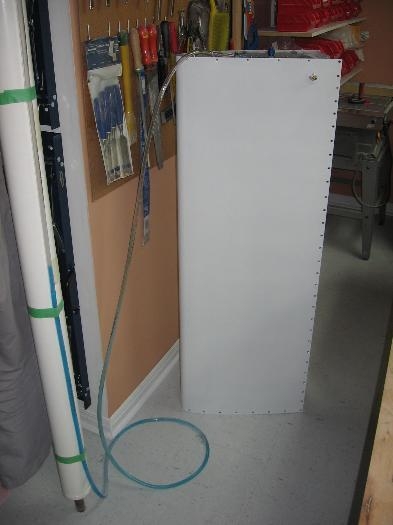 Right fuel tank hooked up to the water U-tube and pressurized