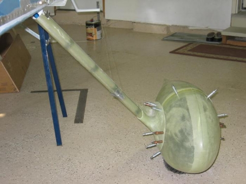 Gear leg fairing and main wheel fairing rigged to the aircraft longitudinal axis