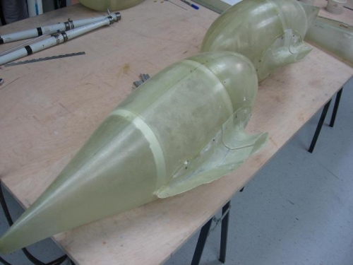 Intersection fairing bonded to the wheel fairing