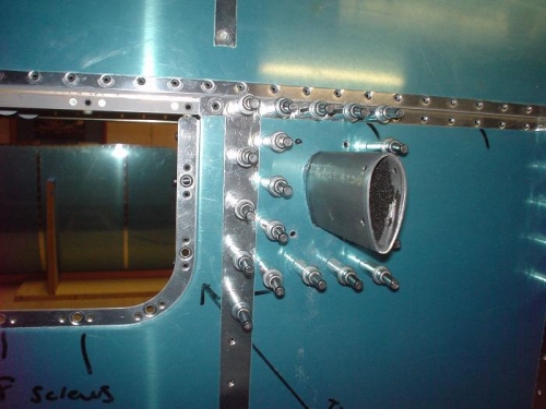 Outside view of the pitot tube mast bracket
