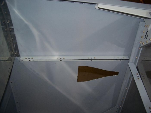 Left side angle that holds the floor of the baggage compartment