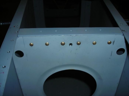 Support angle riveted to an aft bulkhead