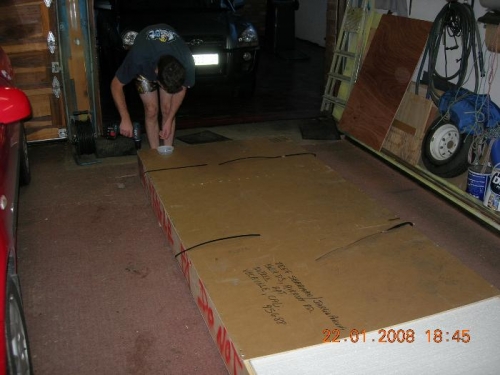 Duncan unscrewing box lid