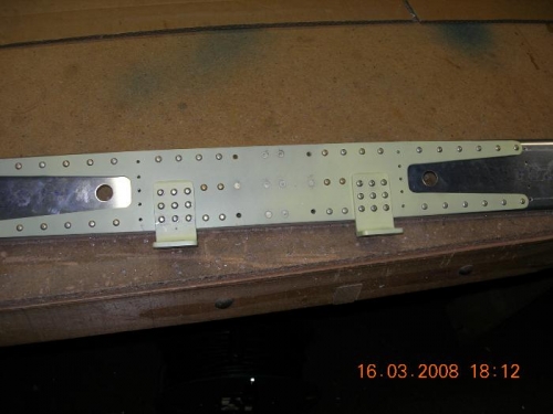 Brackets/doubler rivetted to spar