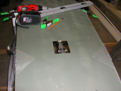 Starting floor panel gusseting