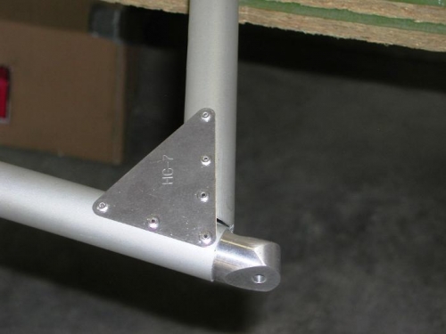 Forward hor. stabilizer folding hinge end