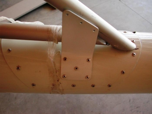 Right forward vert. stabilizer mounting bracket