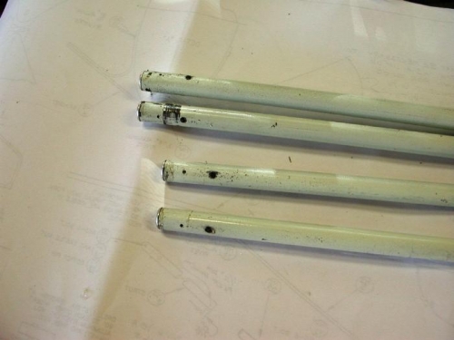 Drill tail strut ends