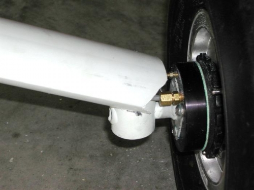 Brake lines at disc brake unit