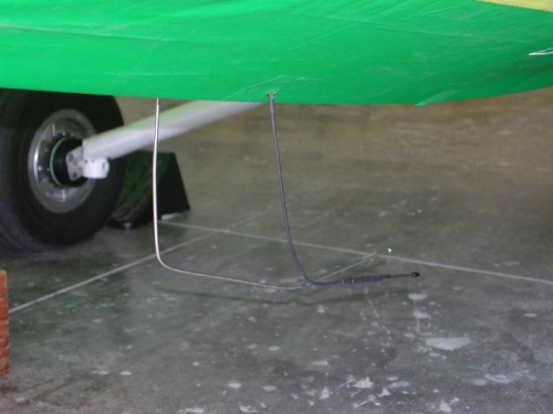 Comm and ELT antennas