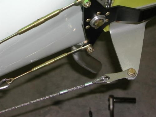 Connected left rudder cable