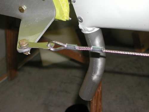 Connected right rudder cable