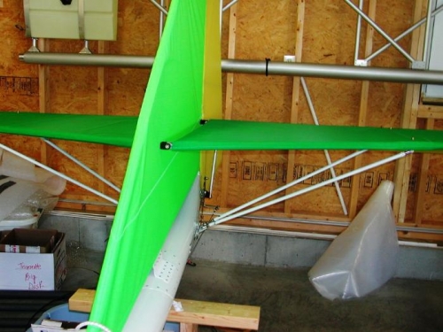 Horizontal stabilizer struts