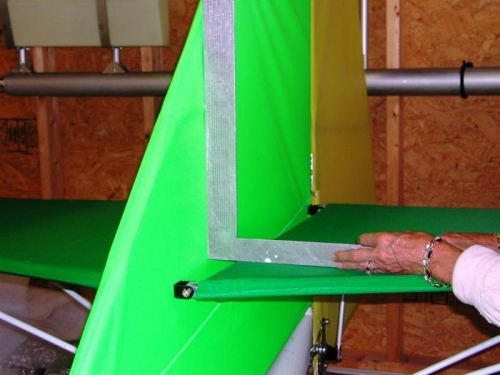 Tail surfaces are perpendicular (L)