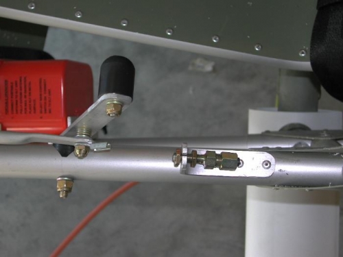 Throttle cable adjuster