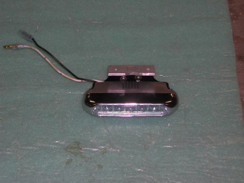 Landing light mounting bracket