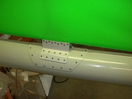 Reinforcing vertical stabilizer brackets