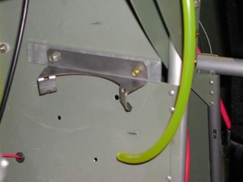 Upper oil tank bracket