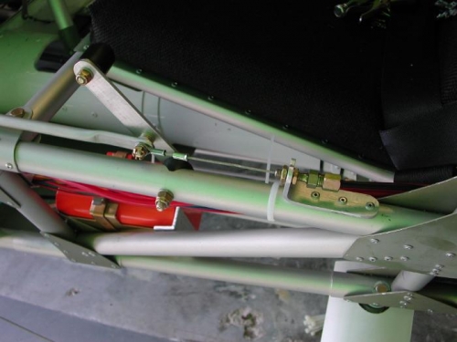 Throttle handle connection