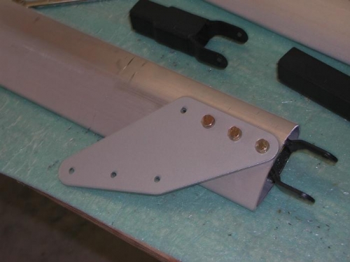 Fuselage end of forward strut