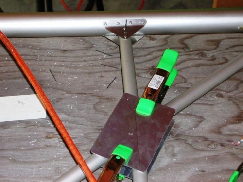 Securing gussets to compression ribs