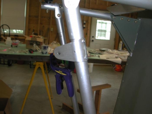 Upper right U-bracket